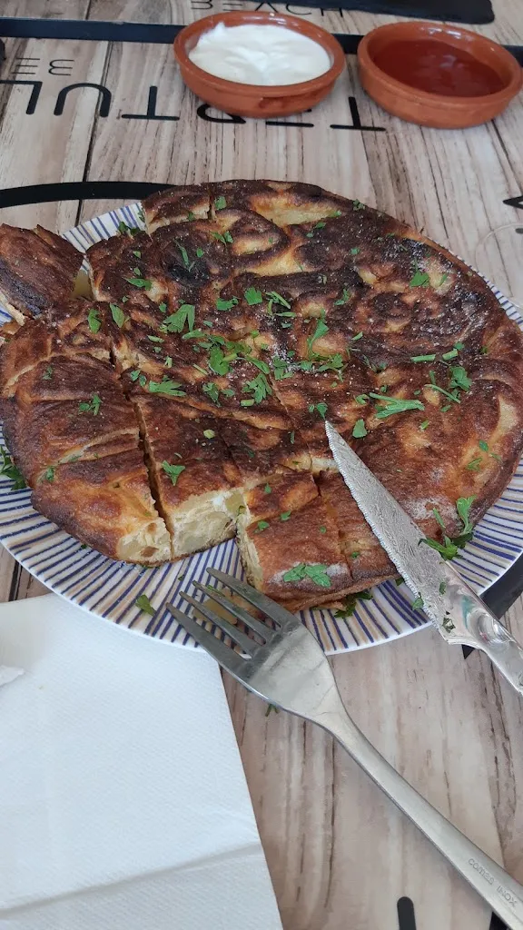 Toro Blanco_Pub Restaurante Tertulia Beach_Torrenueva_review