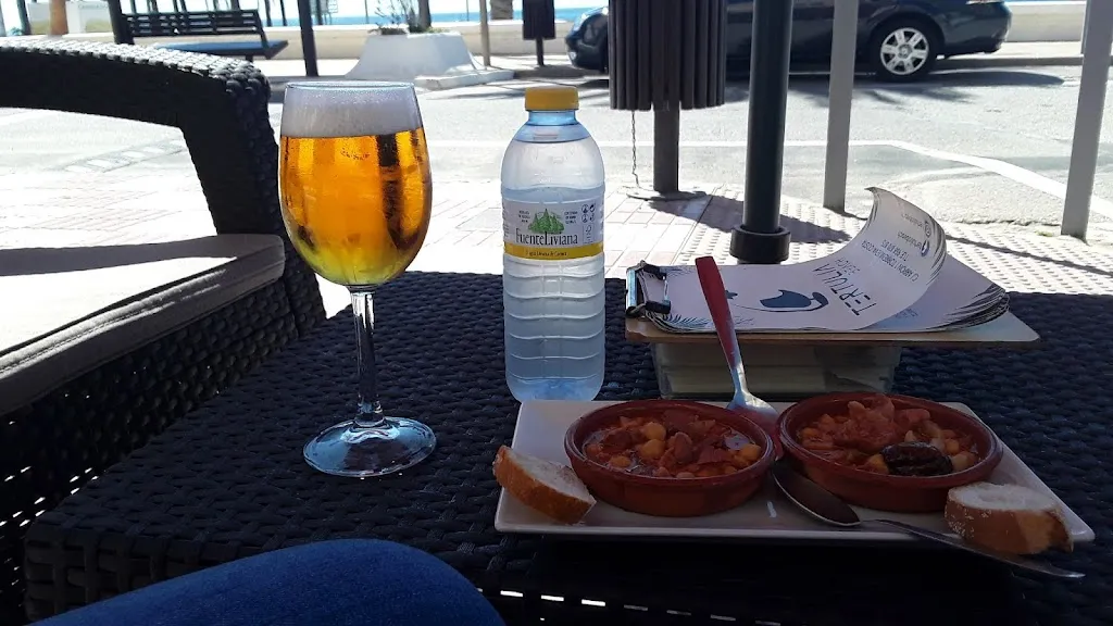 Linda “L1nda” Emerson_Pub Restaurante Tertulia Beach_Torrenueva_review