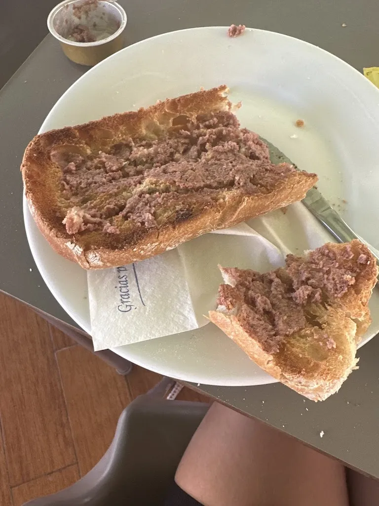 Lydia Leon_BAR DILAR_Torrenueva_review