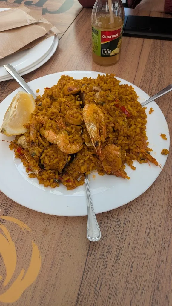 lnma Buendia_Gabardina’s bar_Torrenueva_review