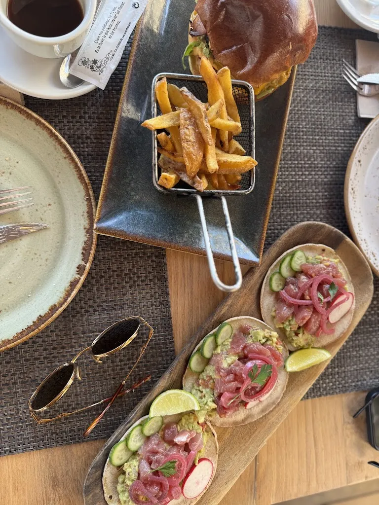 Andrea Markovic_Sunahra Beach Club_Torrenueva_review