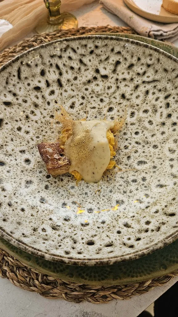 Carolina Moreno_esencia by María Morales_Tomelloso_review