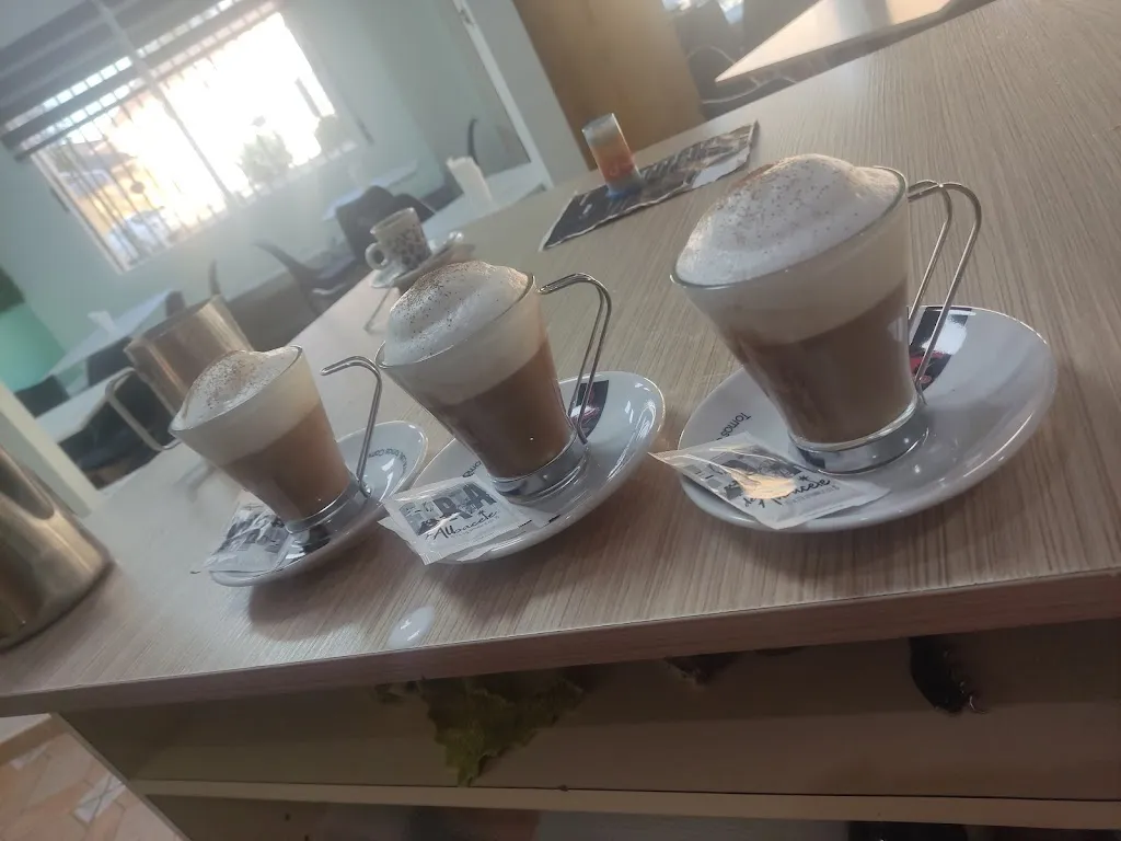 Confitería-Pastelería "La Guinda" restaurant in Pozohondo