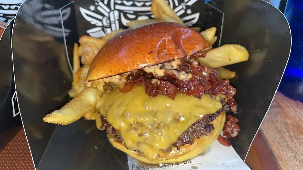 Marta Herreros_La Resistencia Smash Burger_Tomelloso_avis