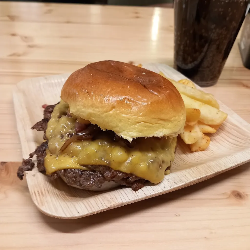 La Resistencia Smash Burger restaurant in Tomelloso