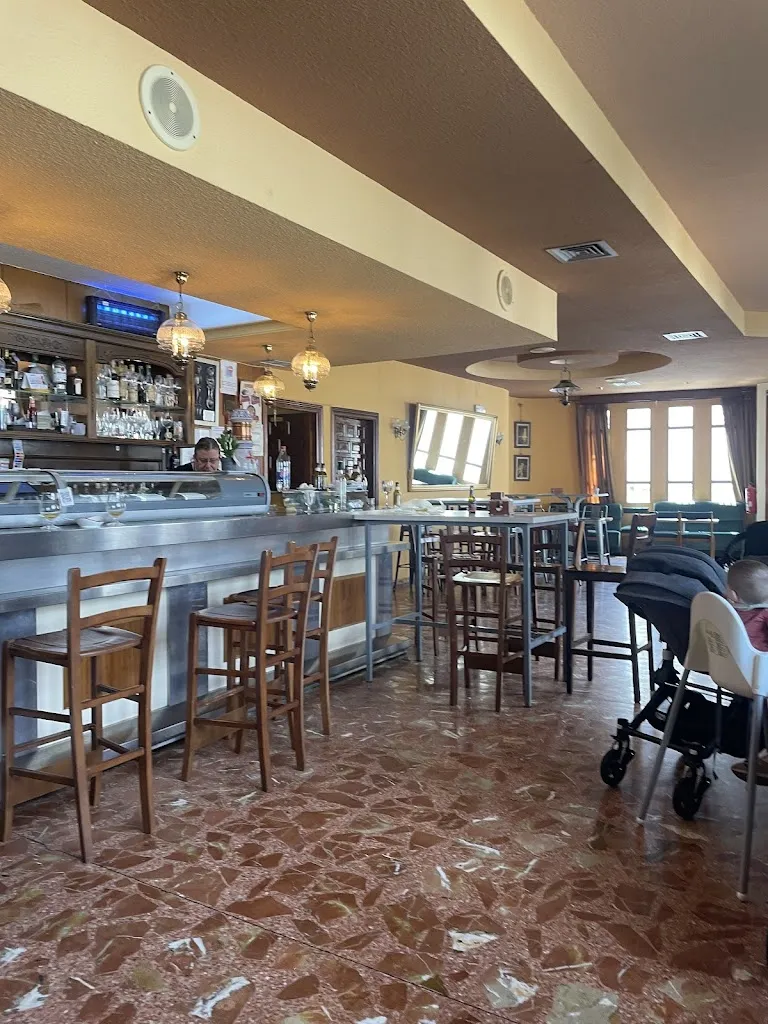 Cafetería Restaurante Petru's restaurant in Villarta de San Juan