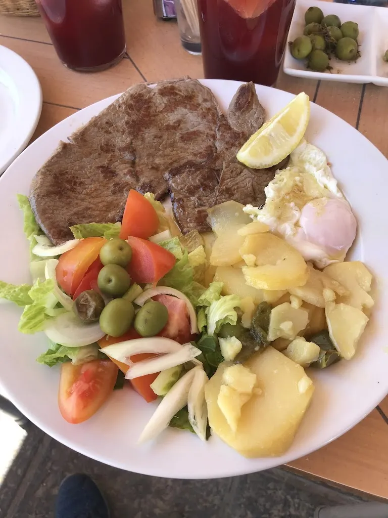 Danielle Marotta Couch_Posada el Montañés_Villanueva de la Fuente_review