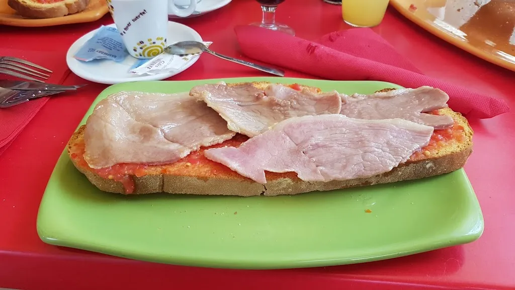 Rael Riherr_Café Bar ENCUENTRO_Pozo Cañada_review