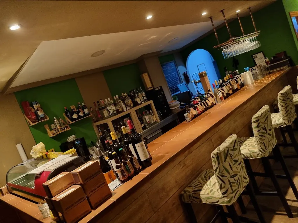 Sabores Gastrobar Internacional restaurant in Almedinilla