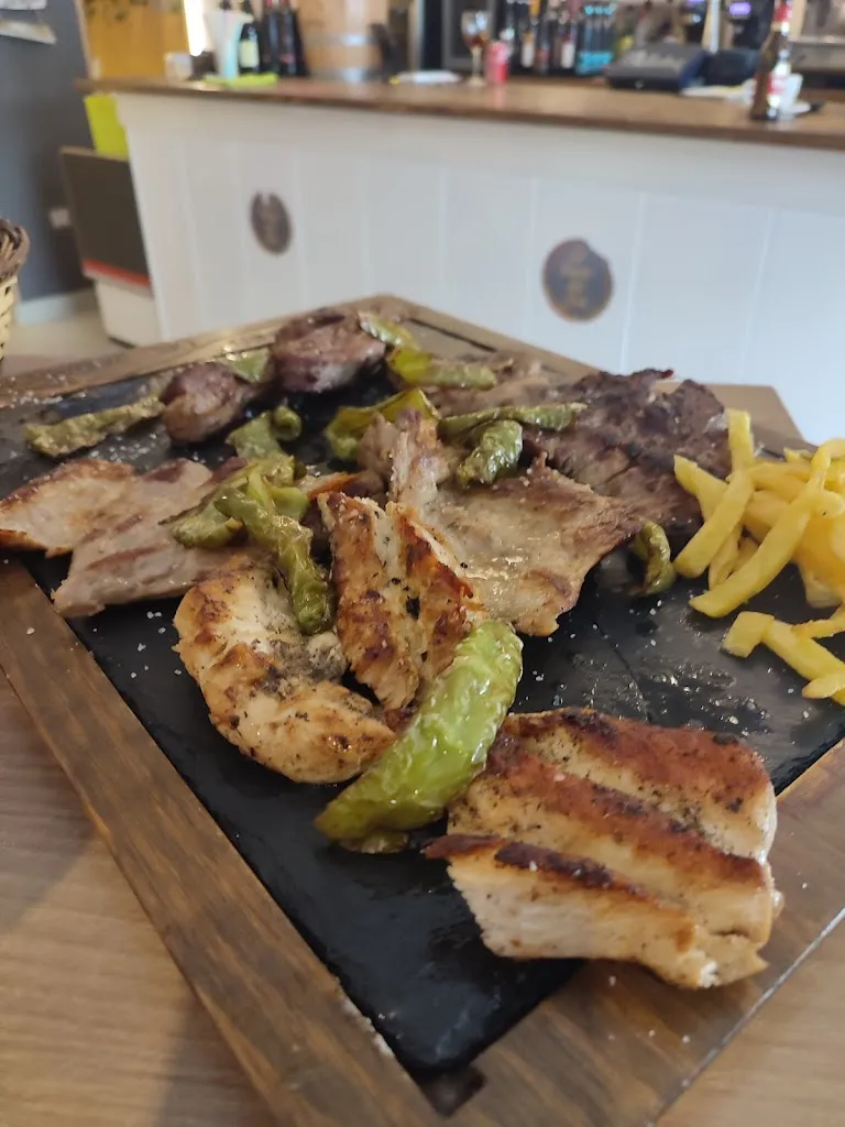 Juanmi Manchegas_Esencia Gastro Tapas l Restaurante Valdepeñas_Valdepeñas_review