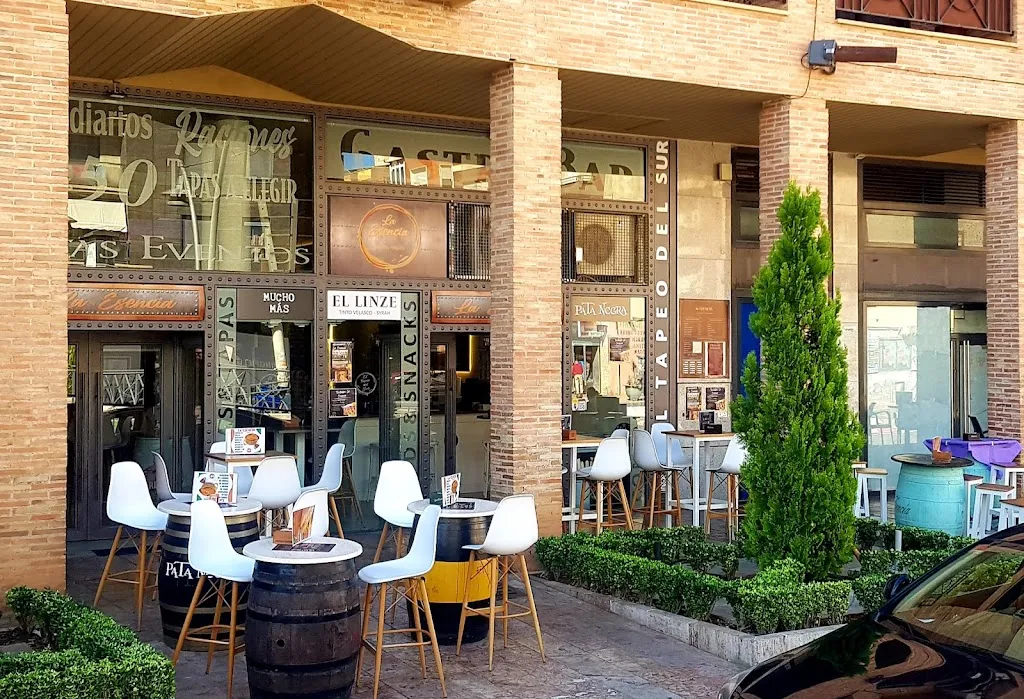 Esencia Gastro Tapas l Restaurante Valdepeñas restaurant in Valdepeñas