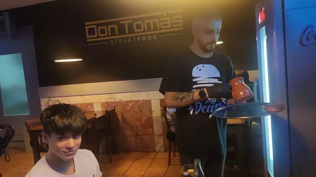 Hamburguesería Don Tomás Street Food_Valdepeñas_slider_image_2