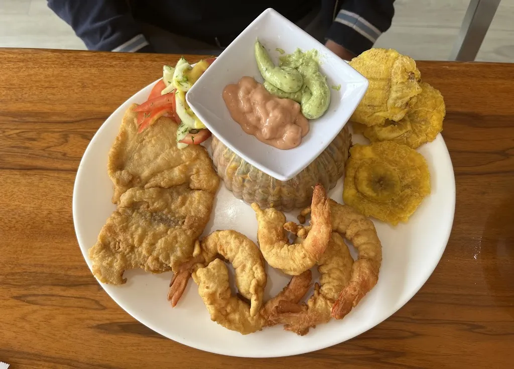 Megaviche_Carcelén_slider_image_3