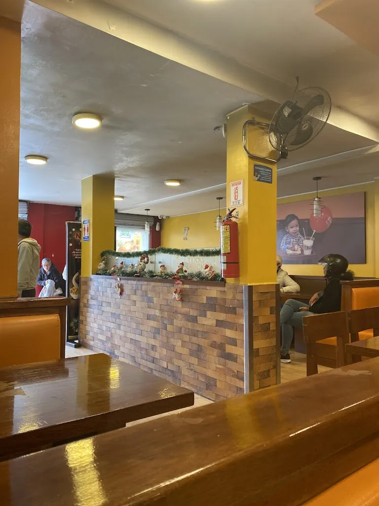 Texas Chicken Carcelén_Carcelén_slider_image_2