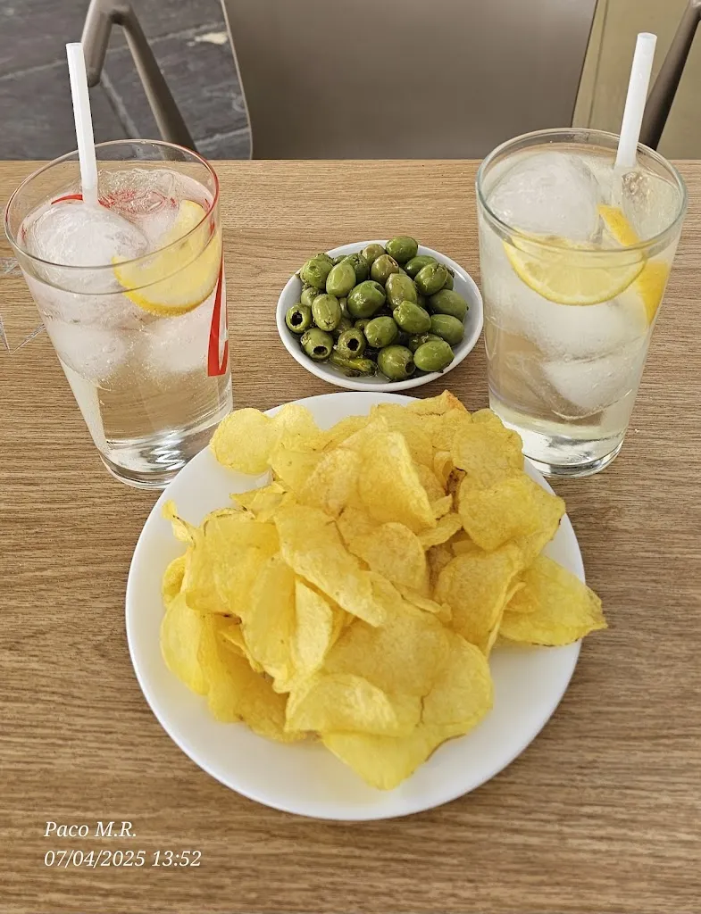 Francisco Mendez Romero_Cafe Pub Frisko_Bujalance_recensione