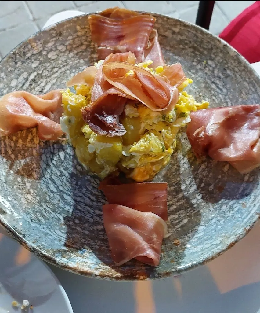 ANA López_Carlota Bar_Carlota La_recensione