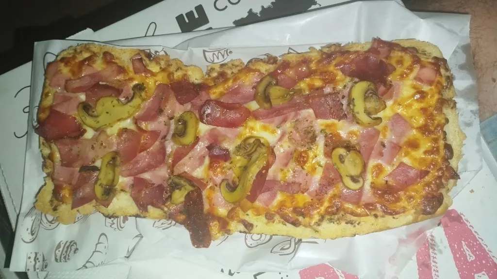 Pepe y Gracia Pizzeria la Plazza_Benamejí_slider_image_3