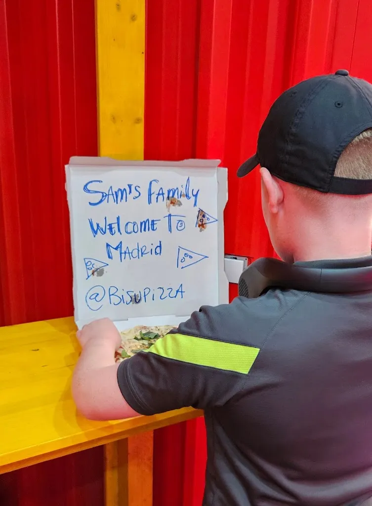 Helen Jones_BisuPizza_Espejo_review