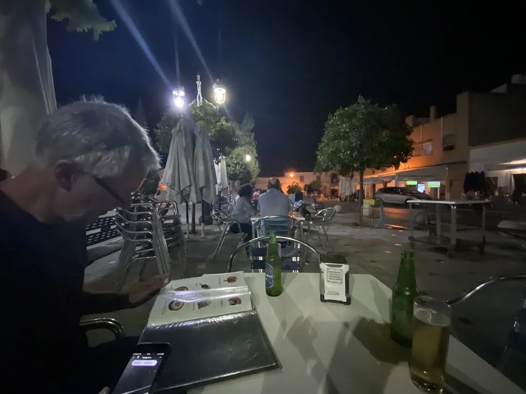 Guido Walter_Bar La Mariskería_Castro del Río_review