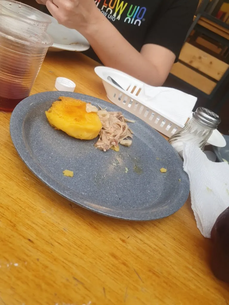 Enzo Pillajo_LA CASA DEL HORNADO PASTUZO - CARCELÉN_Carcelén_review