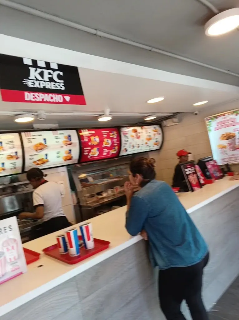 KFC - Carcelén_Carcelén_slider_image_2