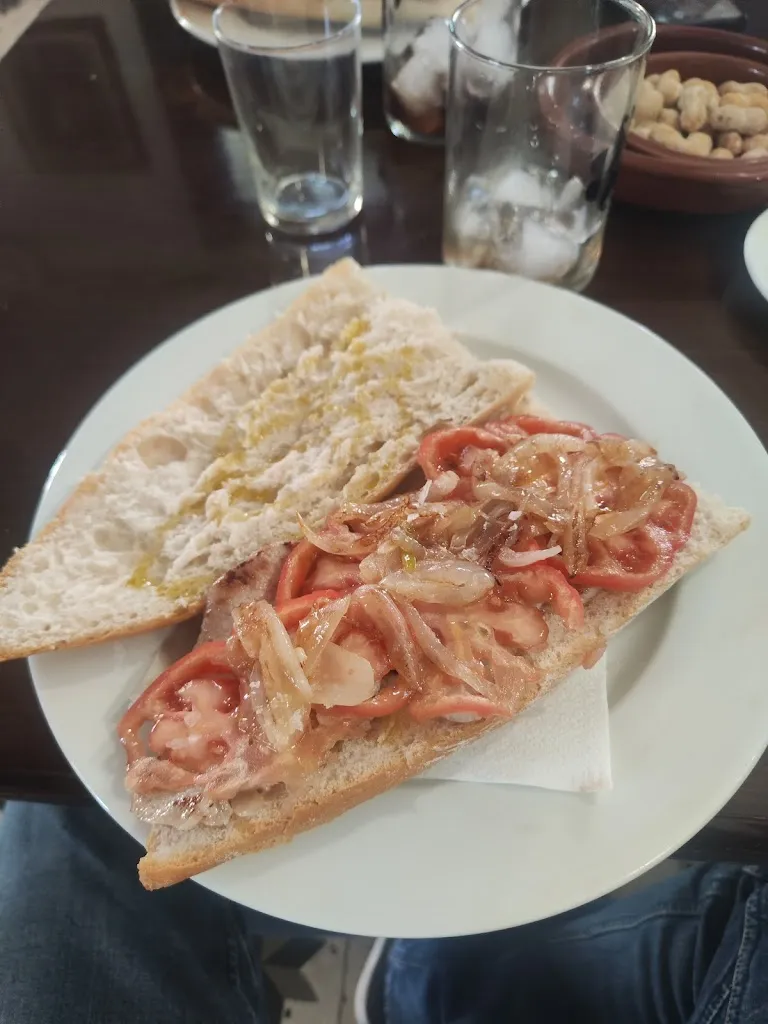 Tintín y Milú_CASA JUANMA_Fuente Obejuna_review