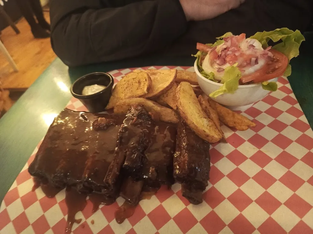 estefania olivar_DOMM'S ALITAS BBQ_Carcelén_review