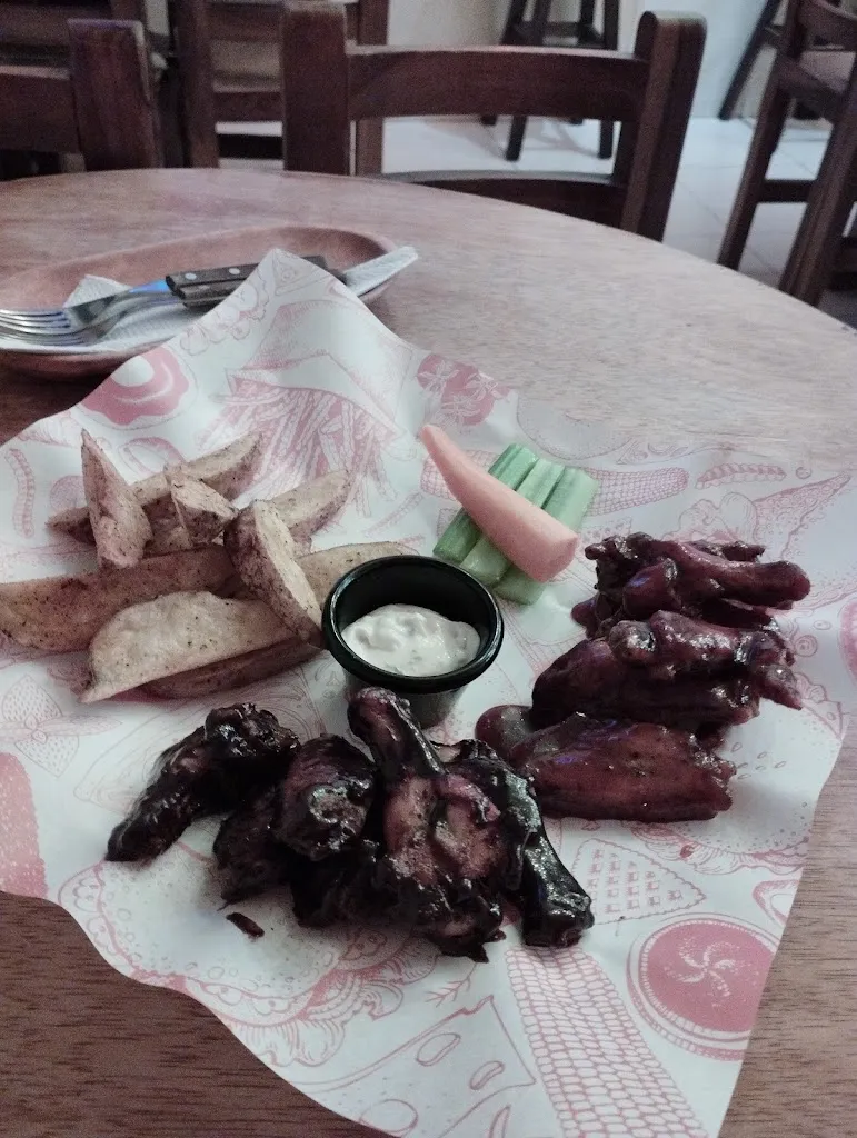 karen carrera_DOMM'S ALITAS BBQ_Carcelén_review