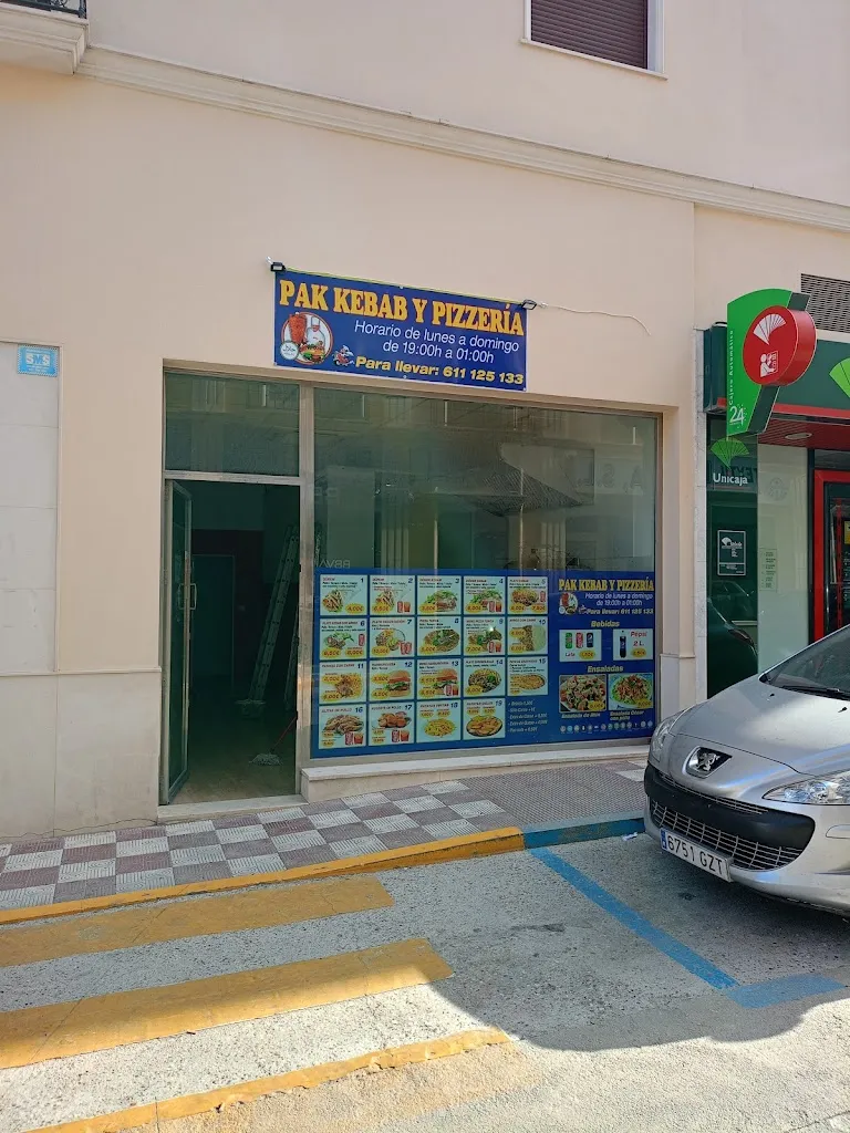 Pak kebab y pizzería restaurant in Fernán-Núñez