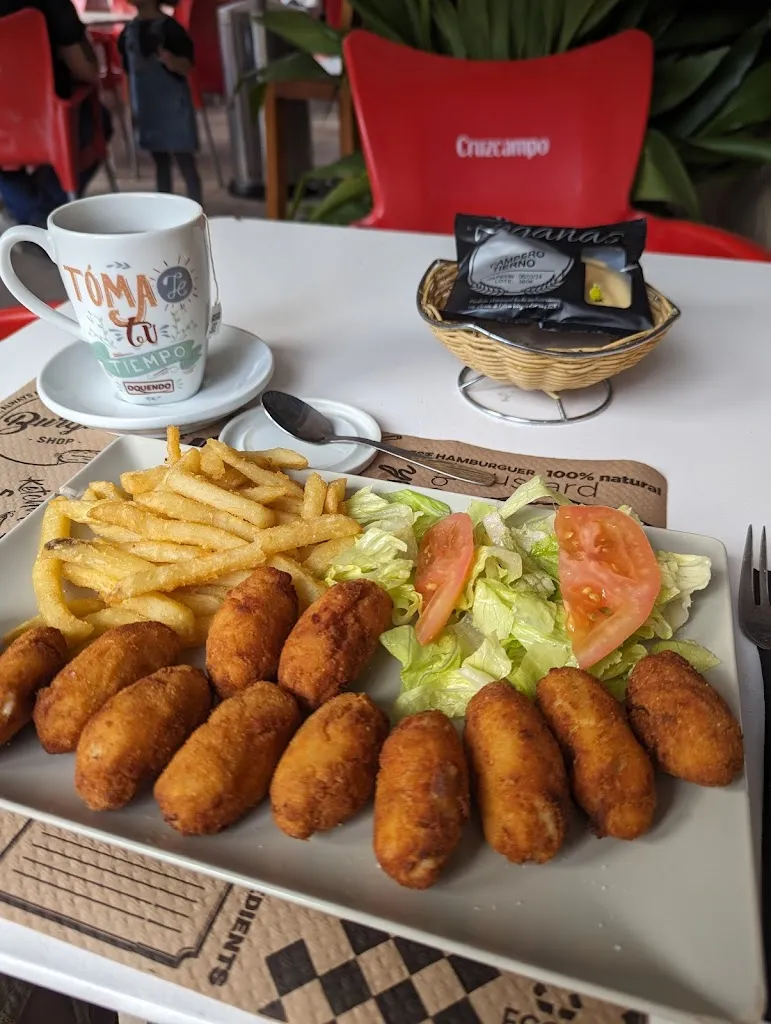 SD M_El qué me como_Luque_review