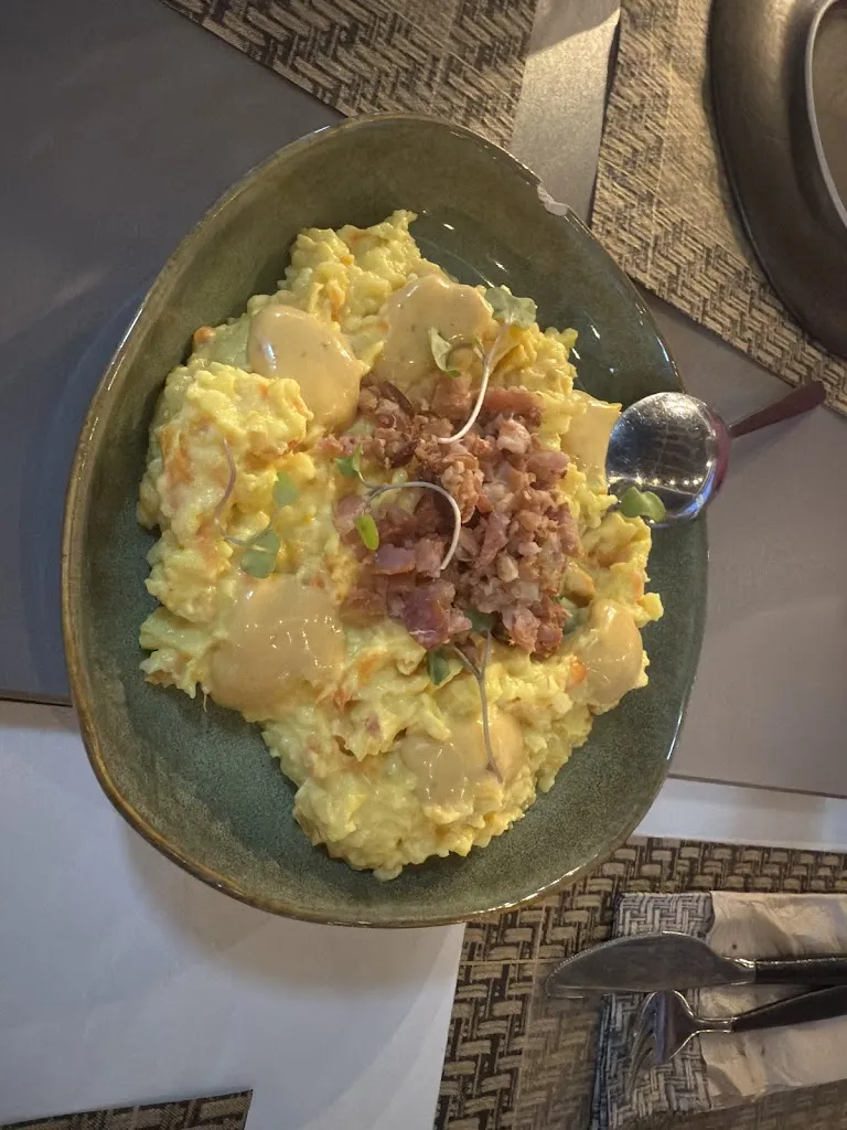 elena bravo_Colten_Hinojosa del Duque_review