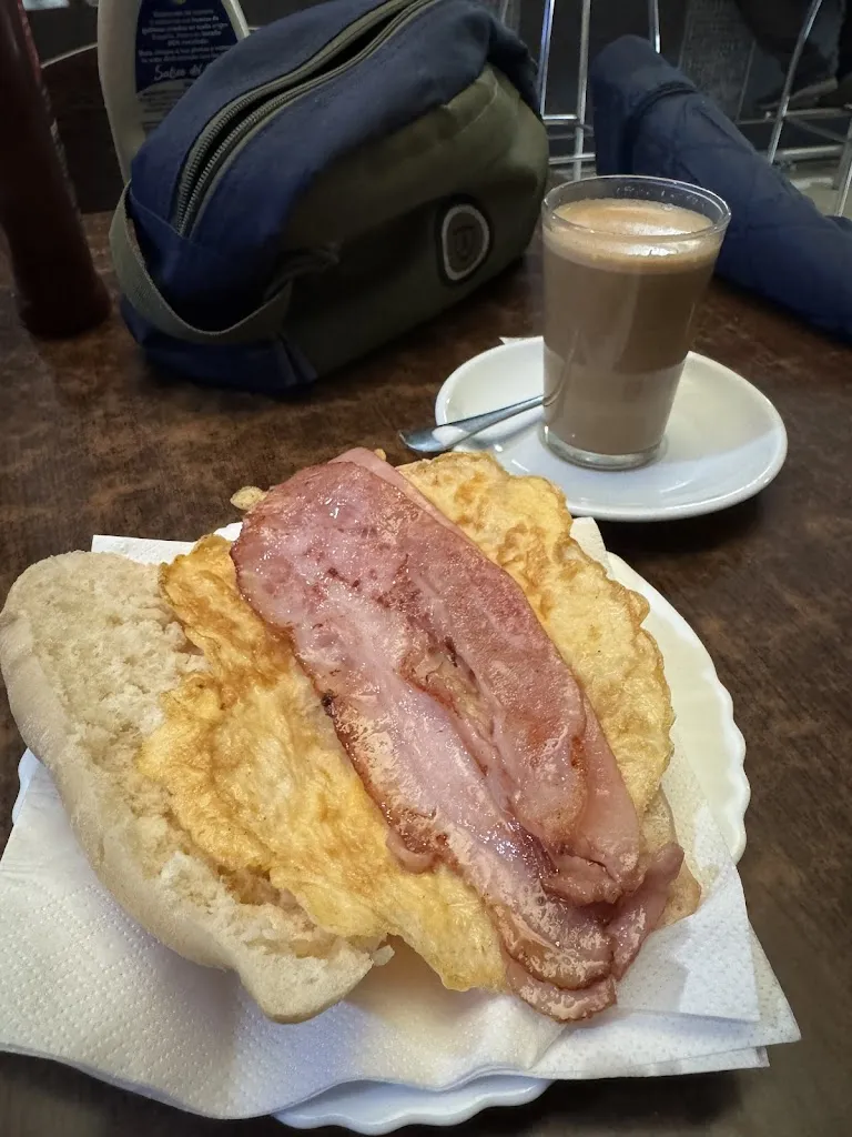 nacho La_Memola Café_Hinojosa del Duque_review