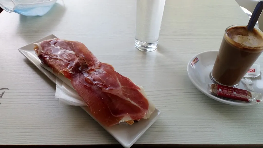 Jose Luis_Memola Café_Hinojosa del Duque_review