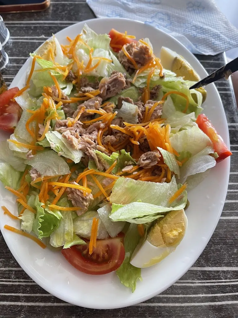 Mirek Jasinski_Nuevo bar marcianos_Iznájar_review