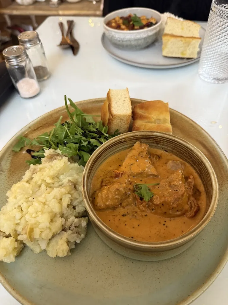 Jay Mousavi_Olivo Blanco_Iznájar_review