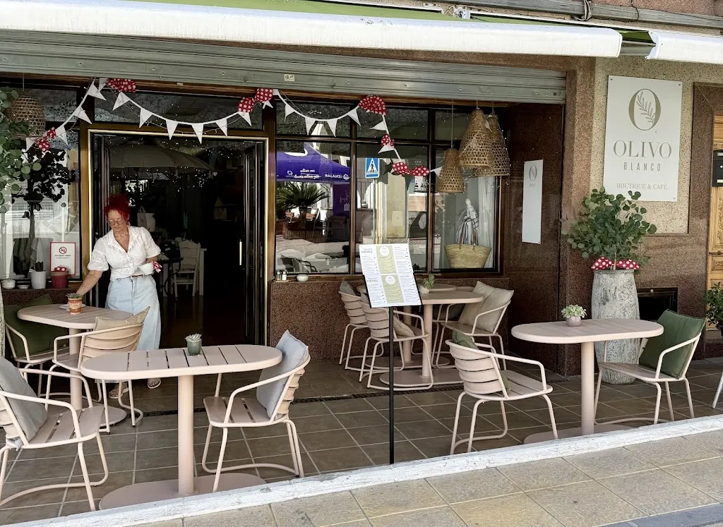 Olivo Blanco restaurant in Iznájar