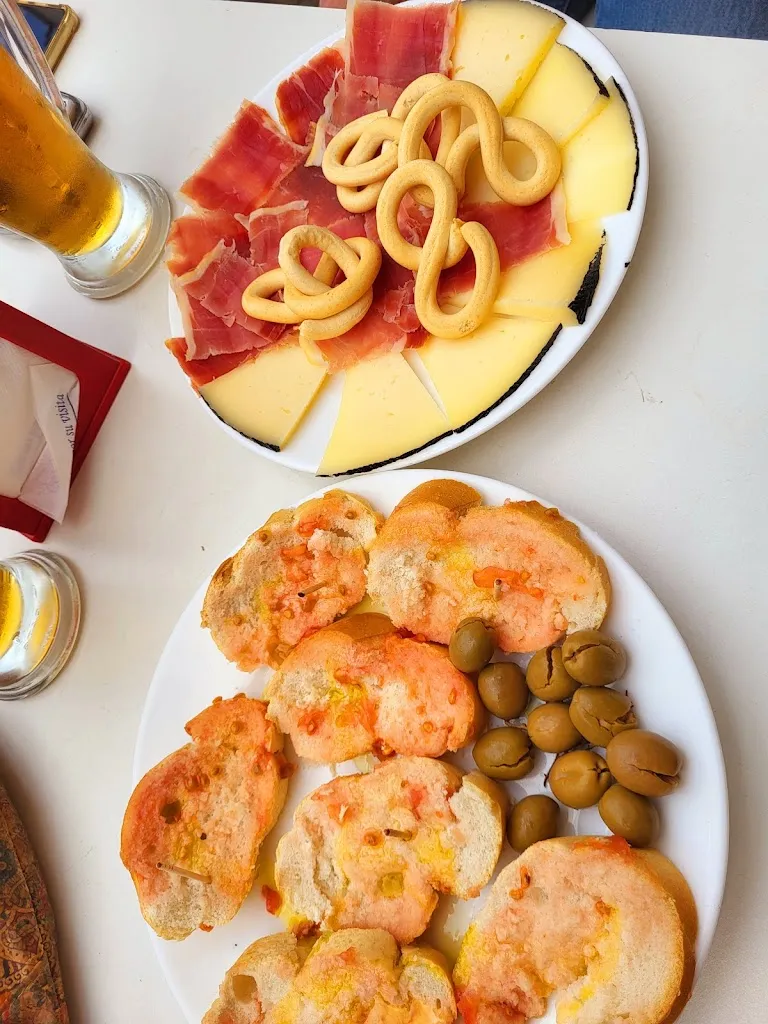 Catherine Angus_Bar Los Claveles_Iznájar_review