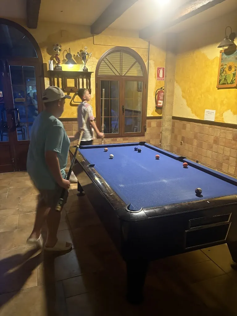 Shane_Bar los caminos_Iznájar_review