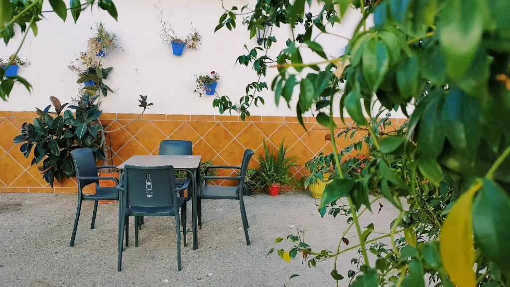 Bar Requena 1977 restaurant in Guadalcázar