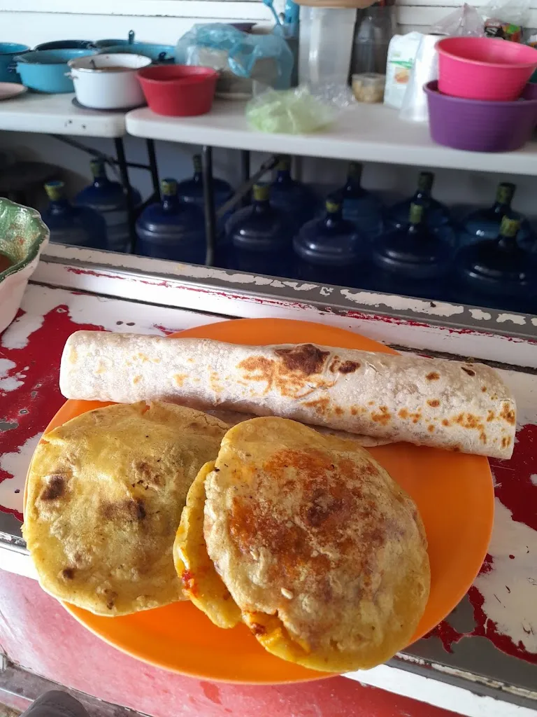 Gorditas Y Burritos "Doña Rica" restaurant in Guadalcázar