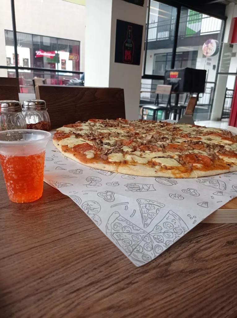 Estefania IM_Monster Pizza Carcelen_Carcelén_review