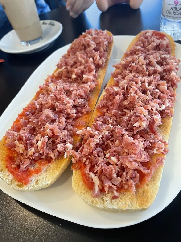 Ivan Morales_cafeteria dulceria La Perla_Peñarroya-Pueblonuevo_review