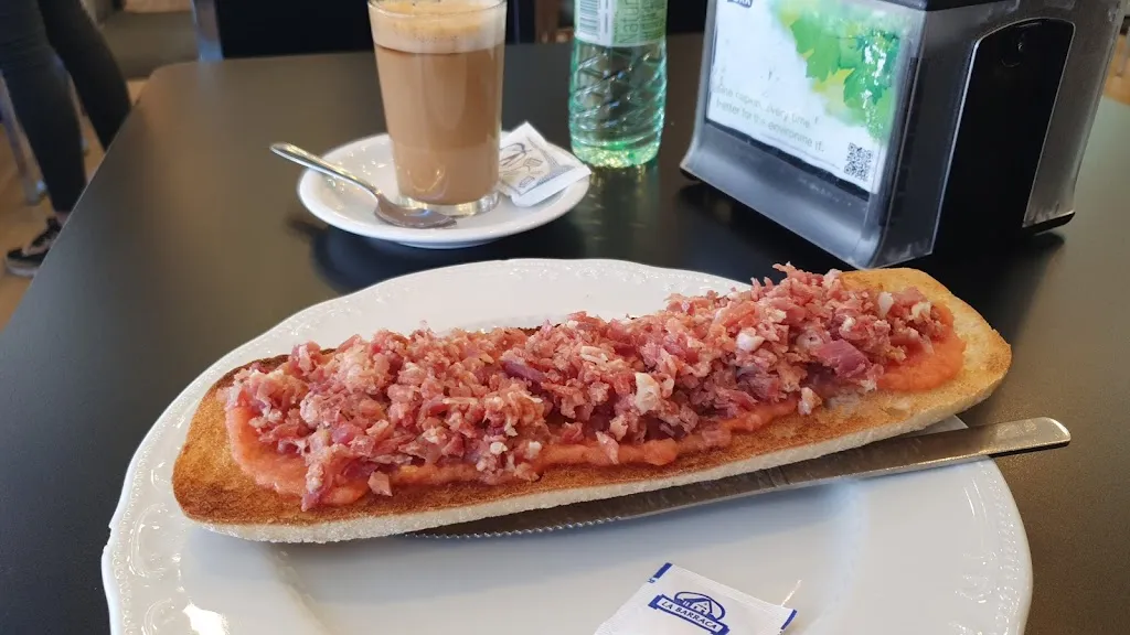 Luis Miguel Arenas_cafeteria dulceria La Perla_Peñarroya-Pueblonuevo_review