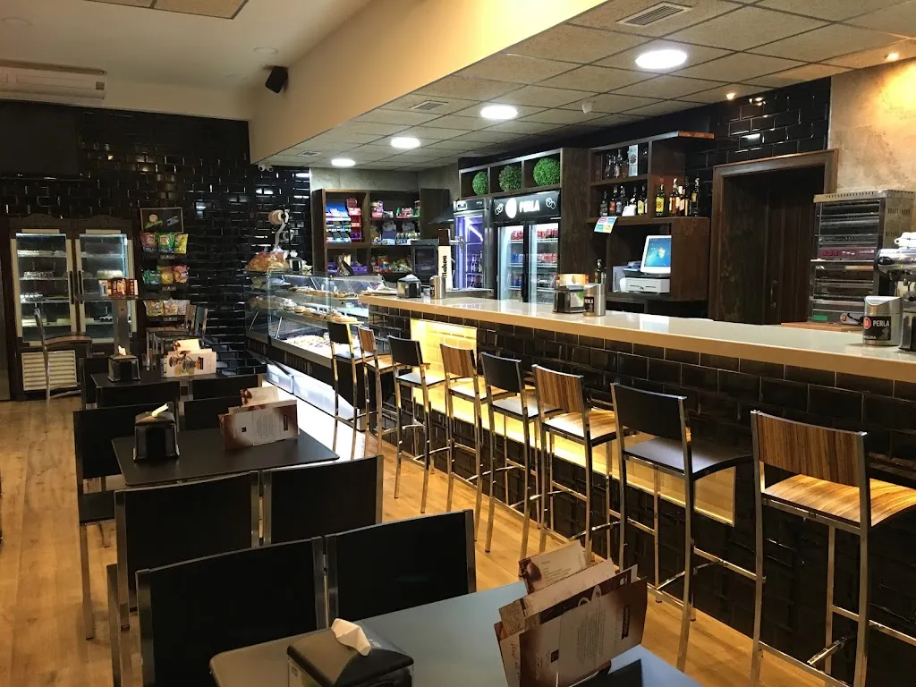 cafeteria dulceria La Perla restaurant in Peñarroya-Pueblonuevo