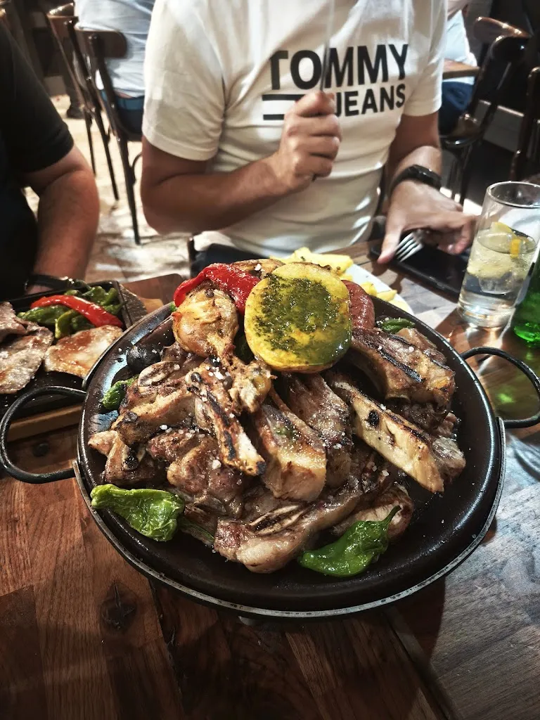 Brent Vella_Las Brasas de Vulcano_Cabanas_review