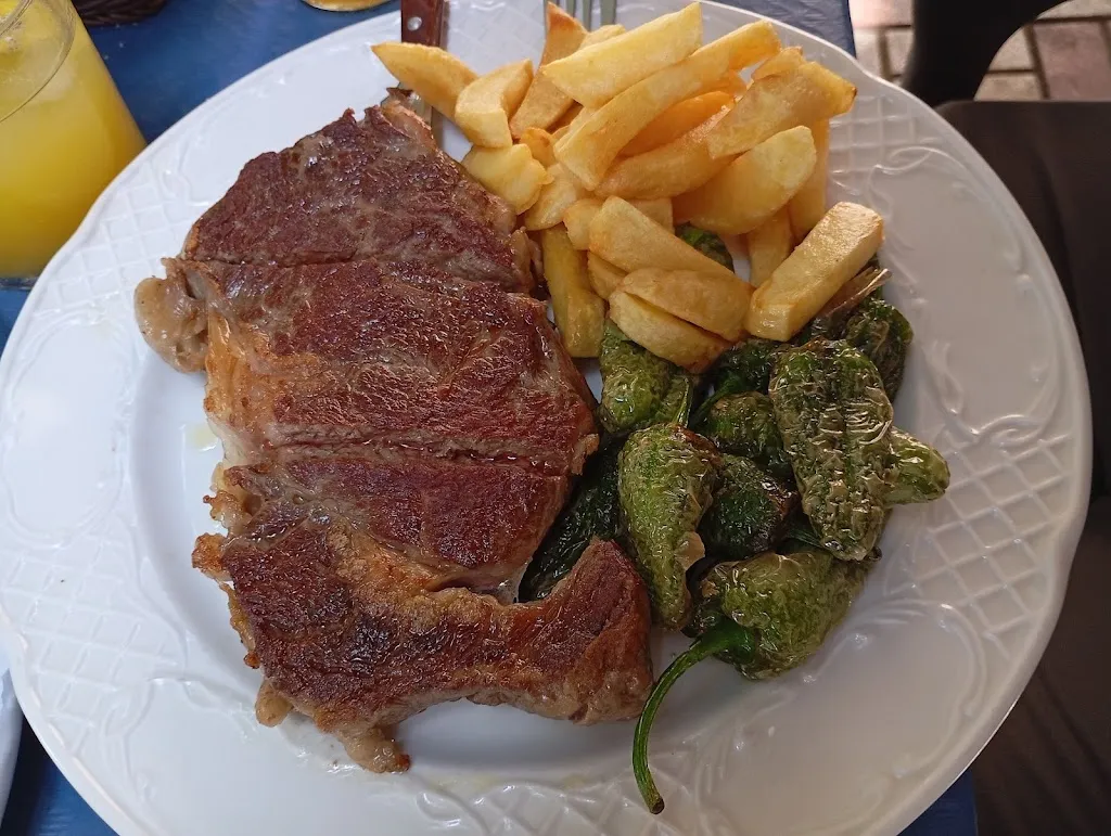 M.J. DAYNA_Casa Santaella_Santaella_review