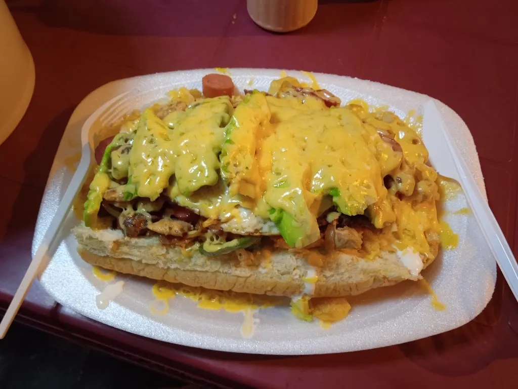 DanSnaider_LOS PEPOS URBAN FOOD MATRIZ_Carcelén_review