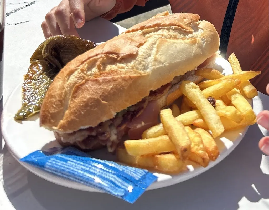 Hugo Sanches_Bar Restaurante Polideportivo_Palma del Río_review