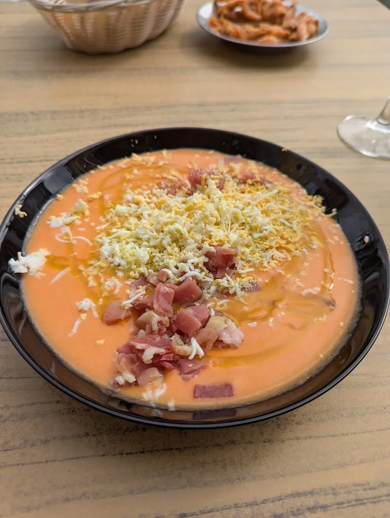 Carmen Moscardó_Bodega MATAHAMBRES_Villa del Río_review