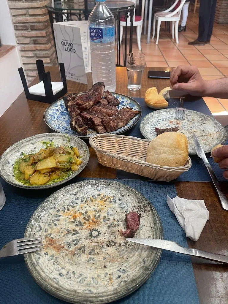 Abdul Abdullah_Olivo Loco_Villa del Río_review